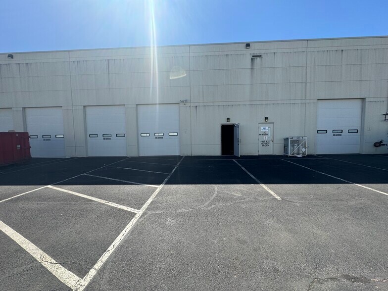 More Photos Of 7699 Limestone Dr, Gainesville Light Manufacturing For Sale