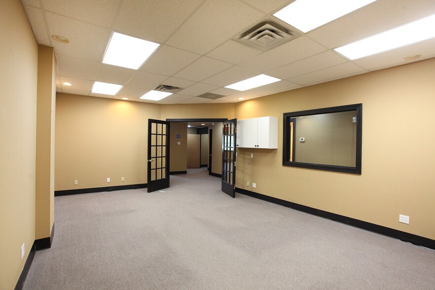 More Photos Of 33700-33760 Lear Industrial Pky, Avon Light Manufacturing For Sale