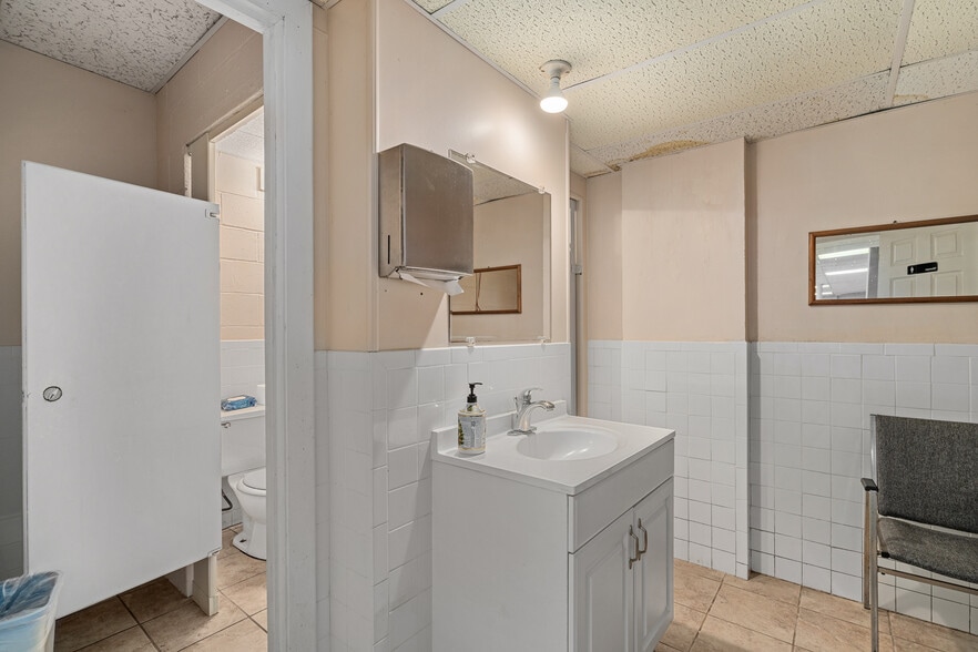 More Photos Of 1424 S 55th St, Kansas City Religious Facility For Sale