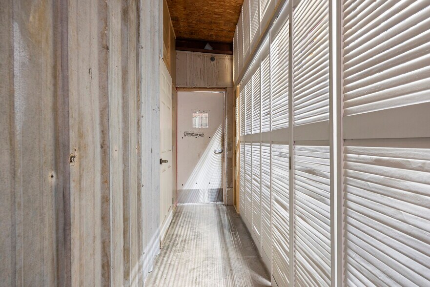 More Photos Of 206 Highway 35 S, Rockport Manufacturing For Sale