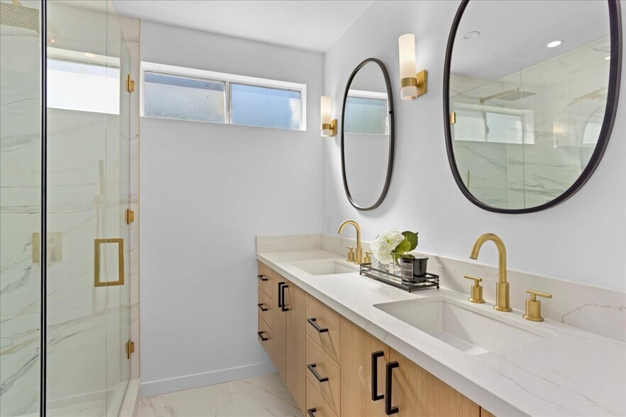 More Photos Of 2218 24th St, Santa Monica Apartments For Sale