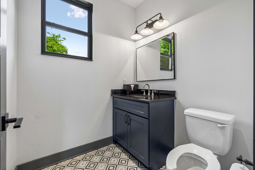 More Photos Of 2831 Azalea Pl, Nashville Office Residential For Lease