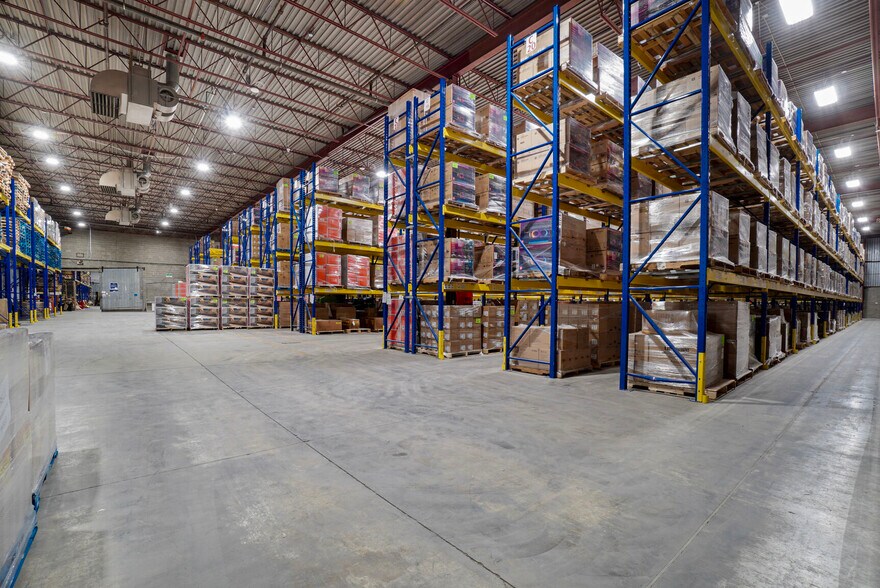 More Photos Of 2900 Av André, Dorval Warehouse For Lease