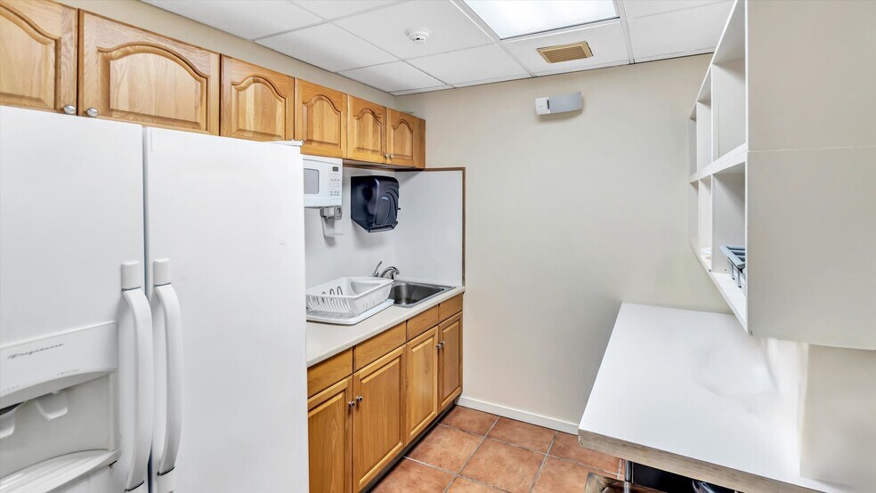 More Photos Of 921 County Road 39, Southampton Office For Sale