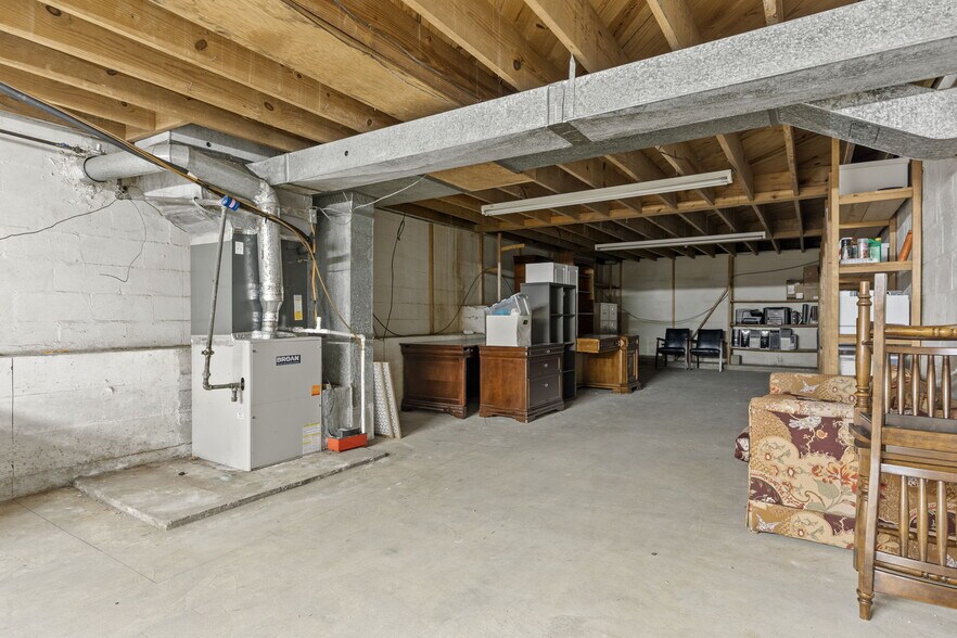 More Photos Of 140 1st S, Alabaster Storefront For Sale