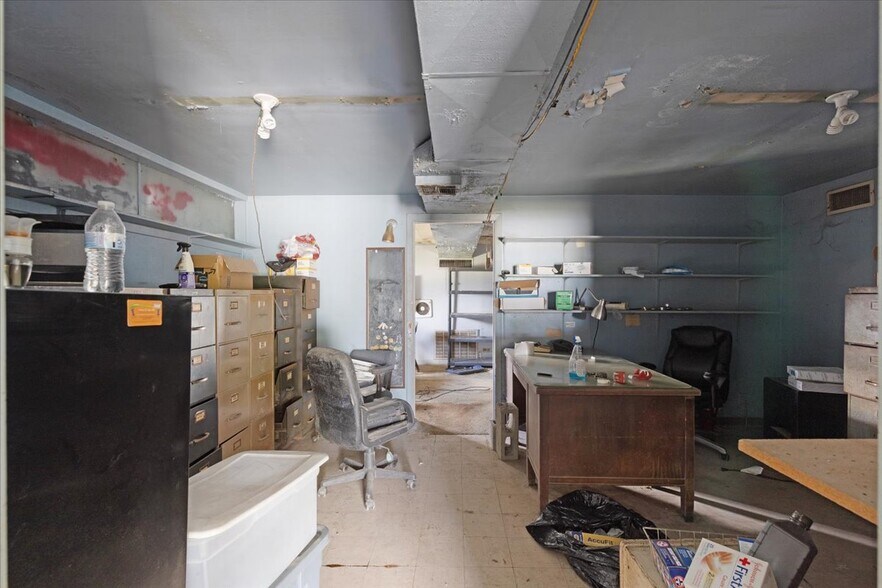 More Photos Of 6334 Midvale Ave, Houston Warehouse For Sale