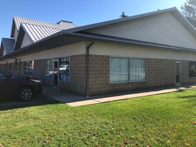 More Photos Of 105 Water St, New Stanton Unknown For Lease