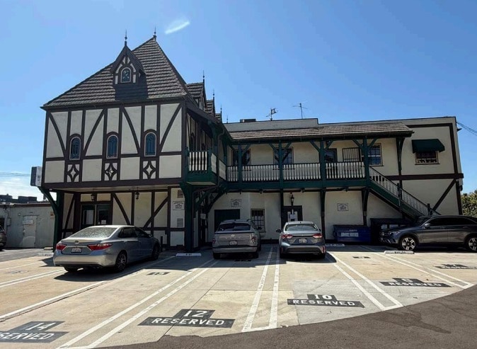 More Photos Of 13743-13749 Riverside Dr, Sherman Oaks Office For Lease