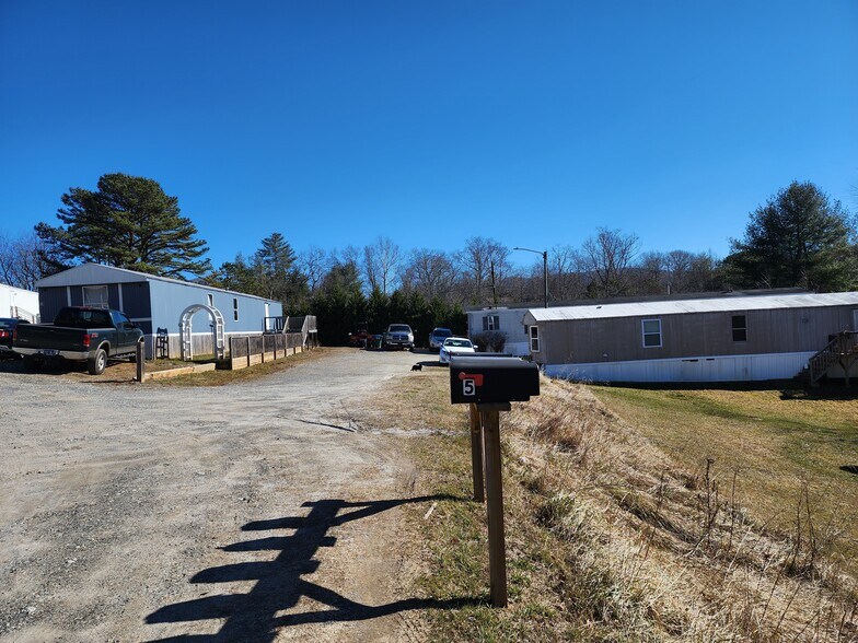 More Photos Of 5 Becky Ln, Fairview Multifamily For Sale