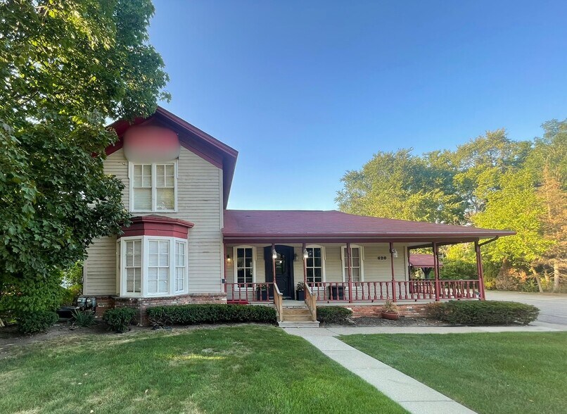 Primary Photo Of 620 W Commerce Rd, Commerce Township Medical For Sale