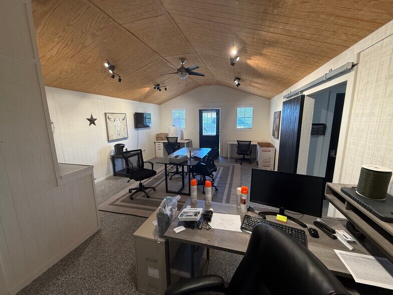 More Photos Of 580 County Road 196, Georgetown Unknown For Lease
