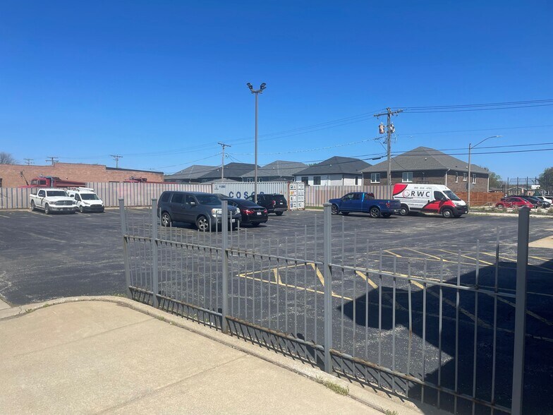 More Photos Of 9015 S Kedzie Ave, Evergreen Park Warehouse For Lease