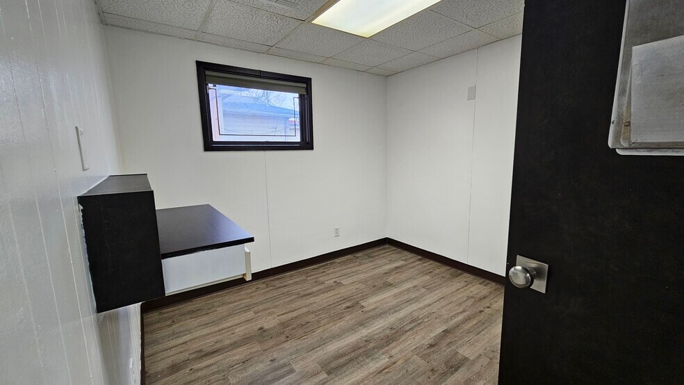 More Photos Of 700 S Main St, Grove Medical For Sale