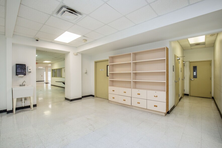 More Photos Of 27 E Hibiscus Blvd, Melbourne Medical For Sale