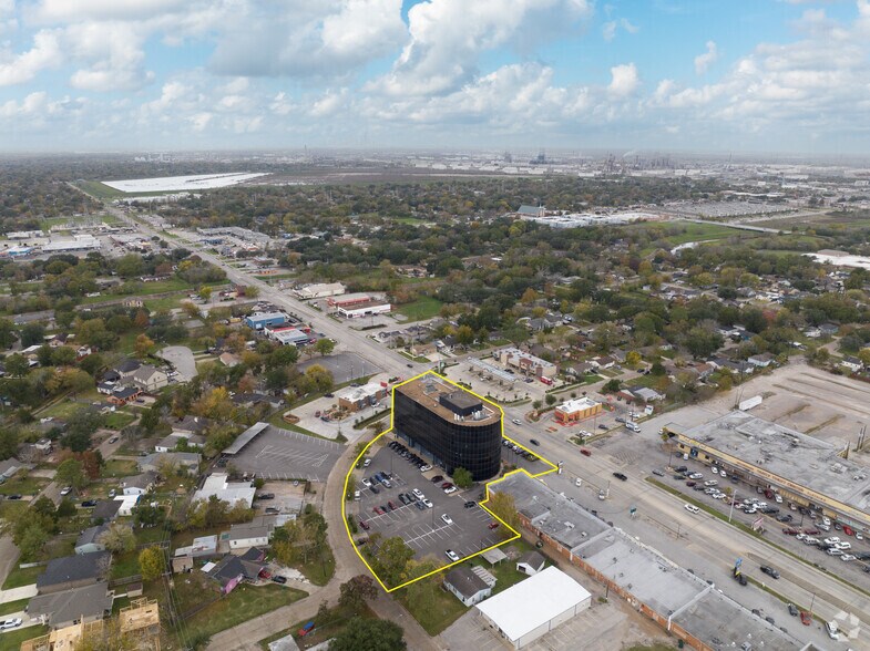 More Photos Of 213 W Southmore Ave, Pasadena Medical For Sale