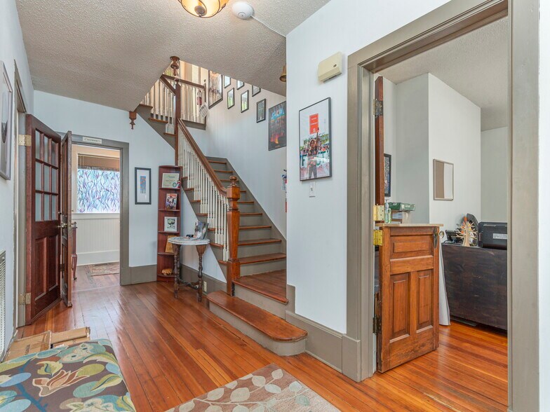 More Photos Of 93 Church St, Asheville Office For Lease