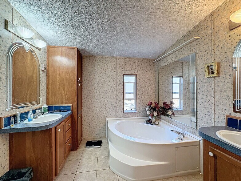 More Photos Of 15525 Shady Hills Rd, Spring Hill Restaurant For Sale