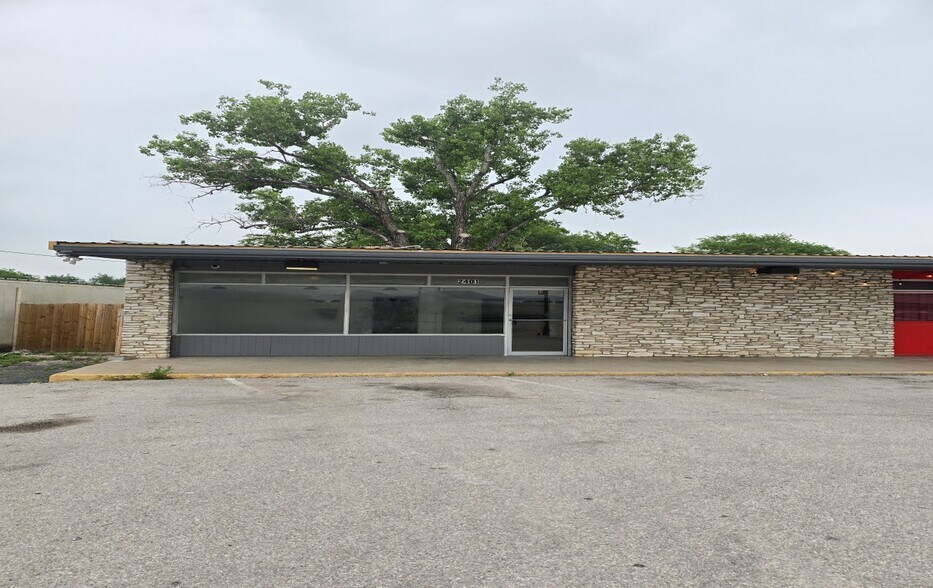 More Photos Of 2401 Highway 71 E, Del Valle Storefront For Lease