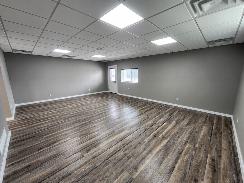 More Photos Of 9663 230th Ave, Anamosa Warehouse For Lease