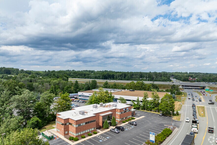 More Photos Of 18 Pelham Rd, Salem Office For Lease