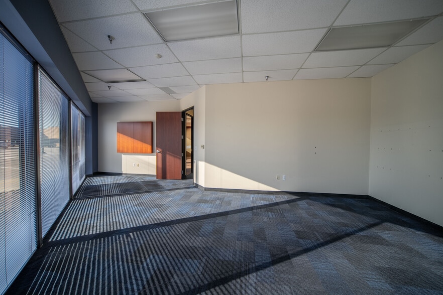 More Photos Of 1919-1975 Technology Dr, Troy Unknown For Lease