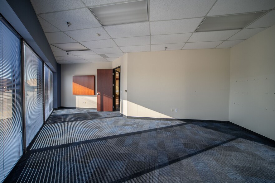 More Photos Of 1919-1975 Technology Dr, Troy Unknown For Lease