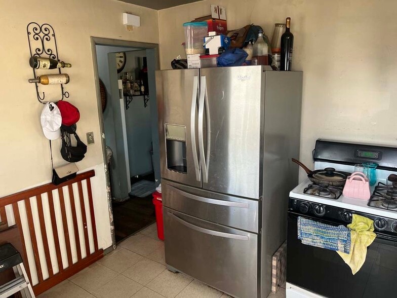 More Photos Of 1068 McDonald Ave, Wilmington Multifamily For Sale