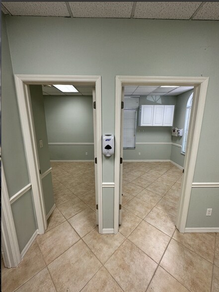 More Photos Of 501 Goodlette Rd N, Naples Office For Lease