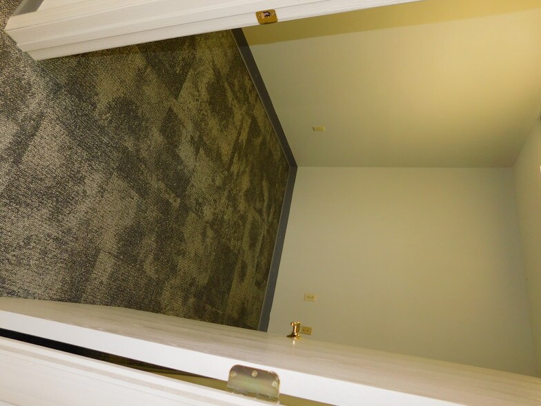 More Photos Of 3270 W North Bend Rd, Cincinnati Office Residential For Sale
