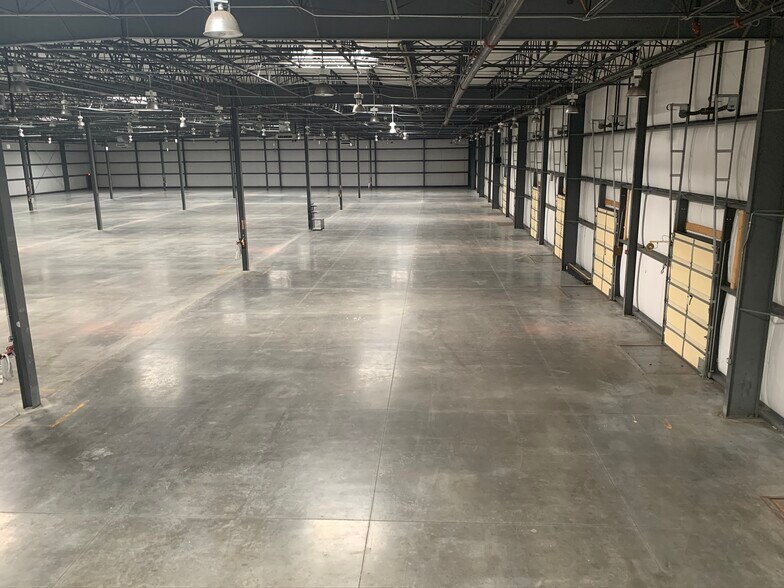 More Photos Of 221 Progress Pky, Franklin Warehouse For Lease