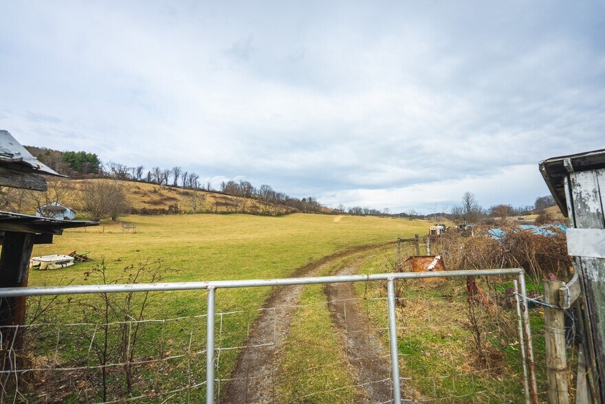 More Photos Of 230 Barn Ave, North Tazewell Land For Sale