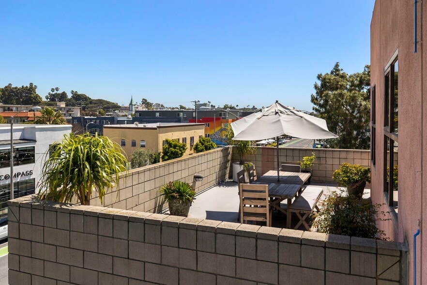 More Photos Of 2110 Main St, Santa Monica Loft Creative Space For Sale