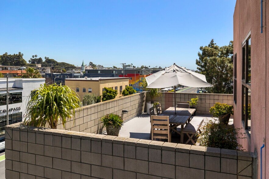 More Photos Of 2110 Main St, Santa Monica Loft Creative Space For Sale