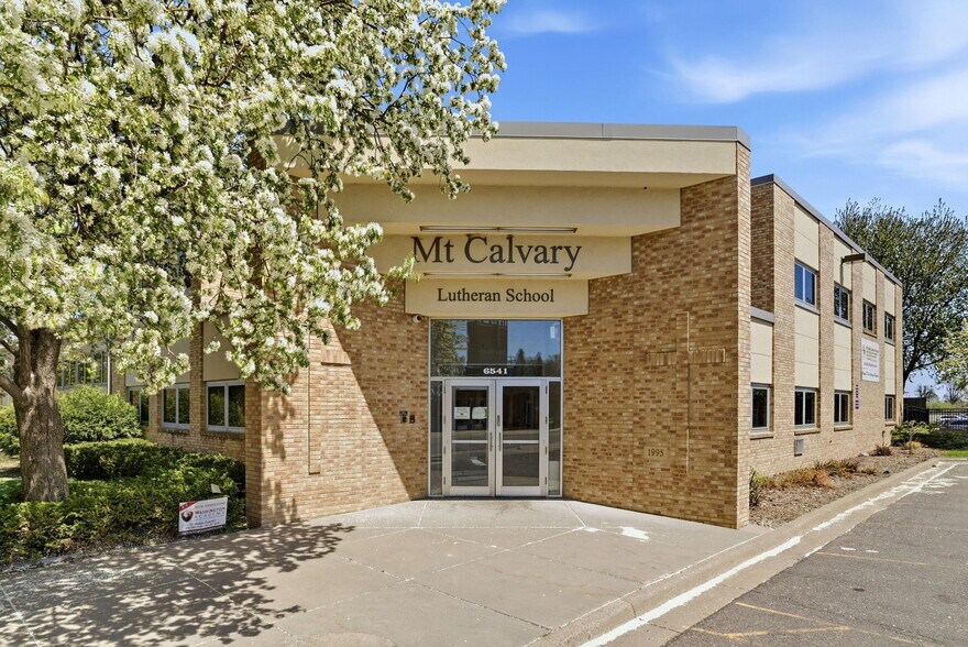 More Photos Of 6541 16TH Ave S, Richfield Schools For Lease