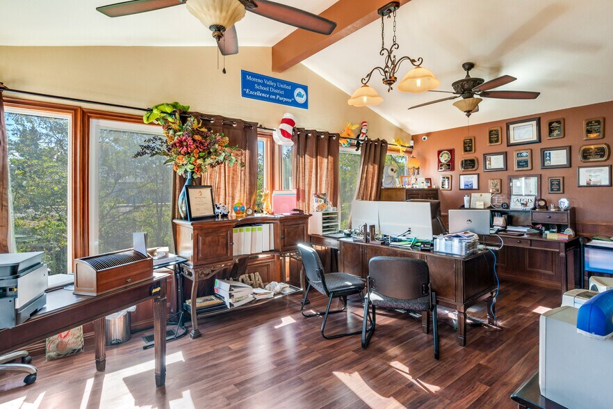 More Photos Of 543 W County Line Rd, Calimesa Office Residential For Lease