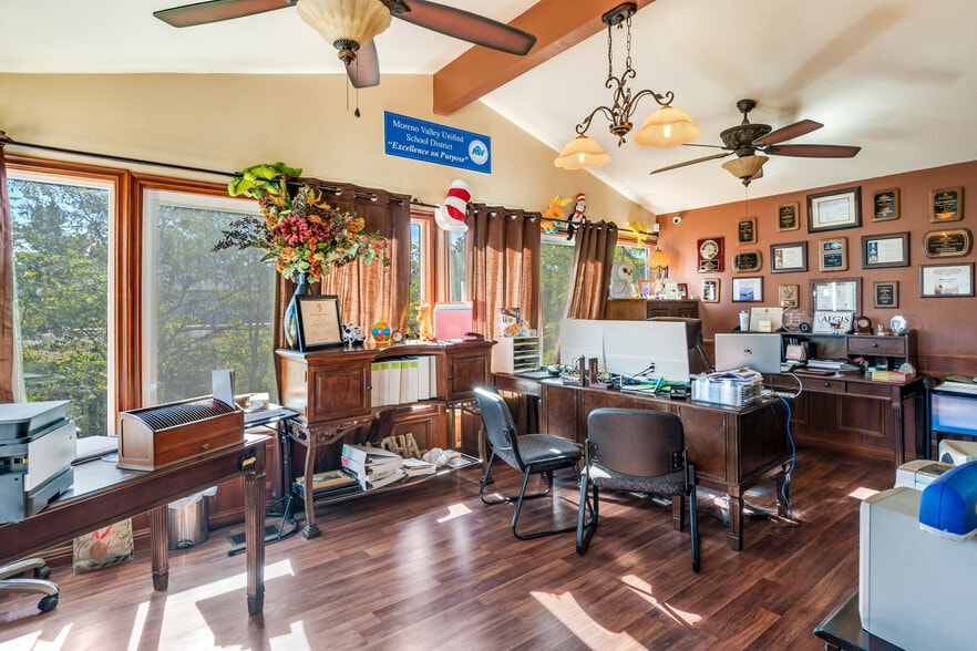 More Photos Of 543 W County Line Rd, Calimesa Office Residential For Sale