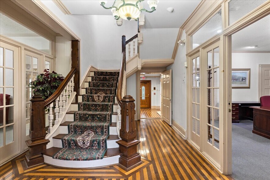 More Photos Of 152 N Main St, Doylestown Medical For Lease