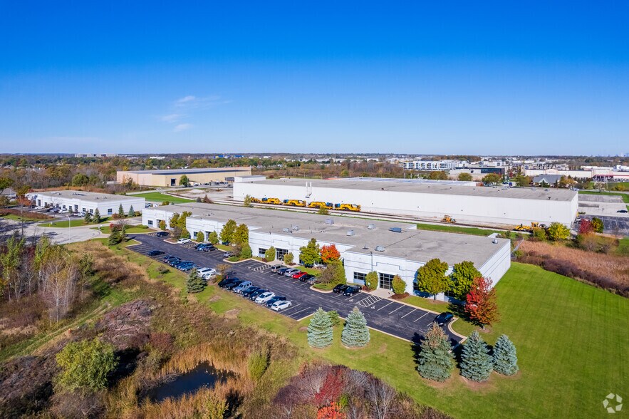 More Photos Of 400 W Bell Ct, Oak Creek Service For Lease