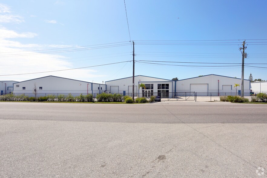 More Photos Of 7176 15th St E, Sarasota Warehouse For Lease