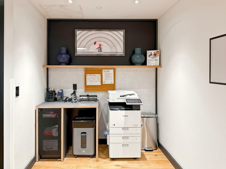 More Photos Of 128 S Tryon St, Charlotte Coworking Space