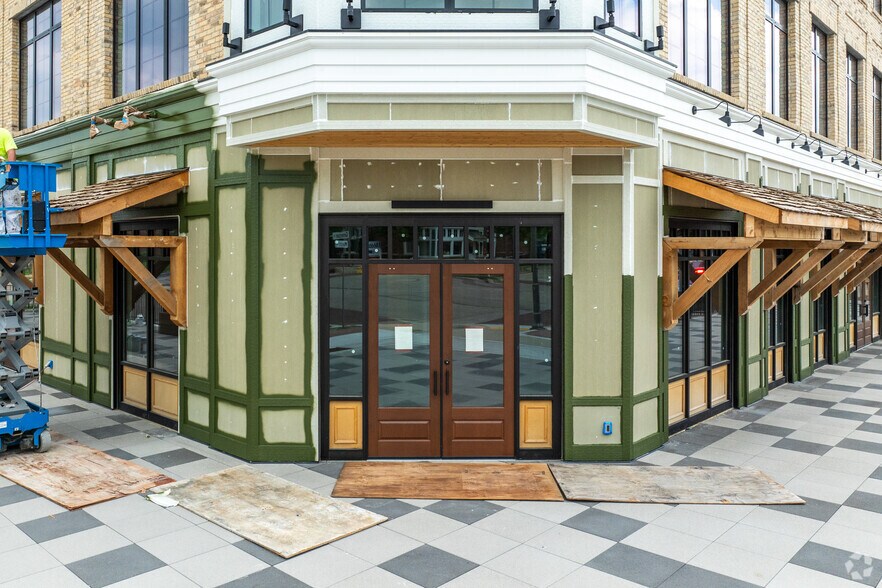 More Photos Of 705 Genesee St, Delafield Office For Lease