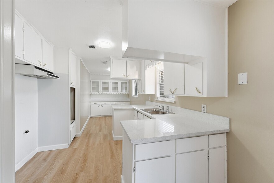 More Photos Of 8438 Windfern Rd, Houston Land For Lease