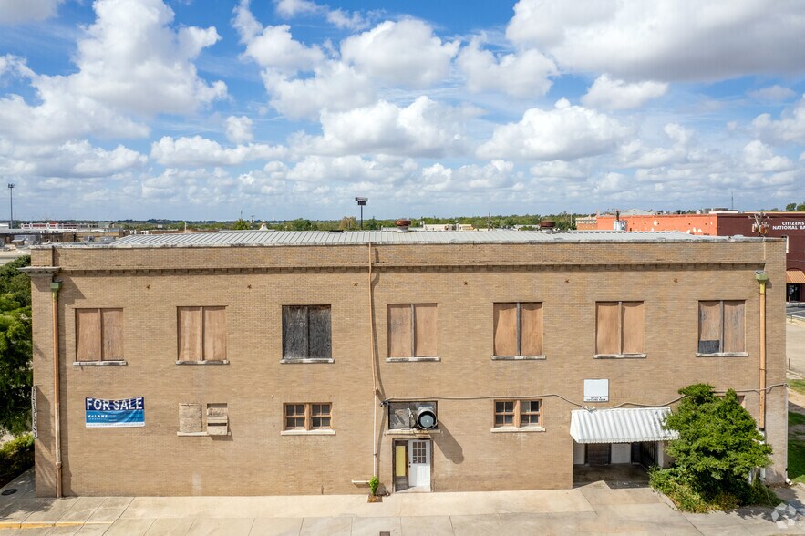 More Photos Of 119-121 E 3rd St, Taylor Freestanding For Sale