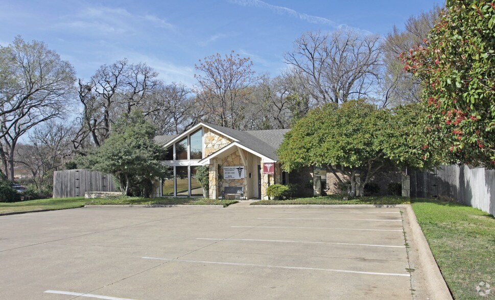 More Photos Of 2608 Matlock Rd, Arlington Medical For Lease