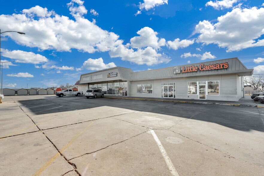 Primary Photo Of 921 E 4th Ave, Hutchinson General Retail For Lease