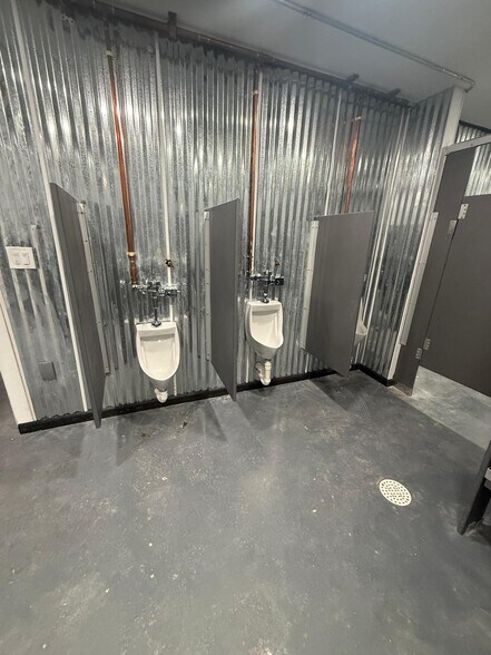 More Photos Of 205-209 NE 1st Ave, Hallandale Beach Flex For Lease