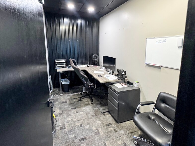 More Photos Of 5770 E Skelly Dr, Tulsa Office For Sale