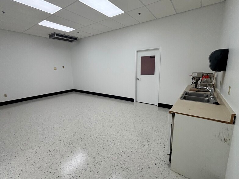 More Photos Of 115 NW 44th St, Oklahoma City Manufacturing For Sale