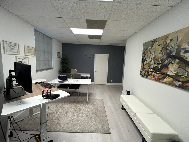 More Photos Of 2400 N University Dr, Pembroke Pines Office For Lease
