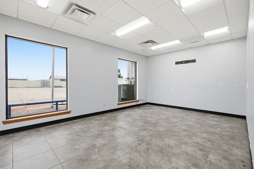 More Photos Of 1300 N Broadway Ave, Ada Warehouse For Sale